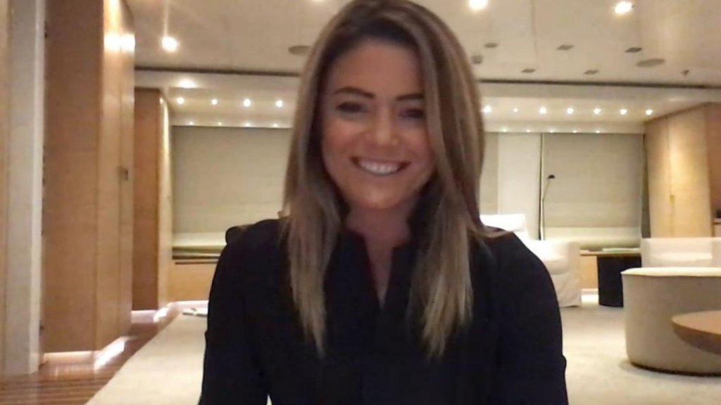 Malia White de Below Deck Med partage sa première photo officielle sur Instagram avec Jake Baker – en quelque sorte