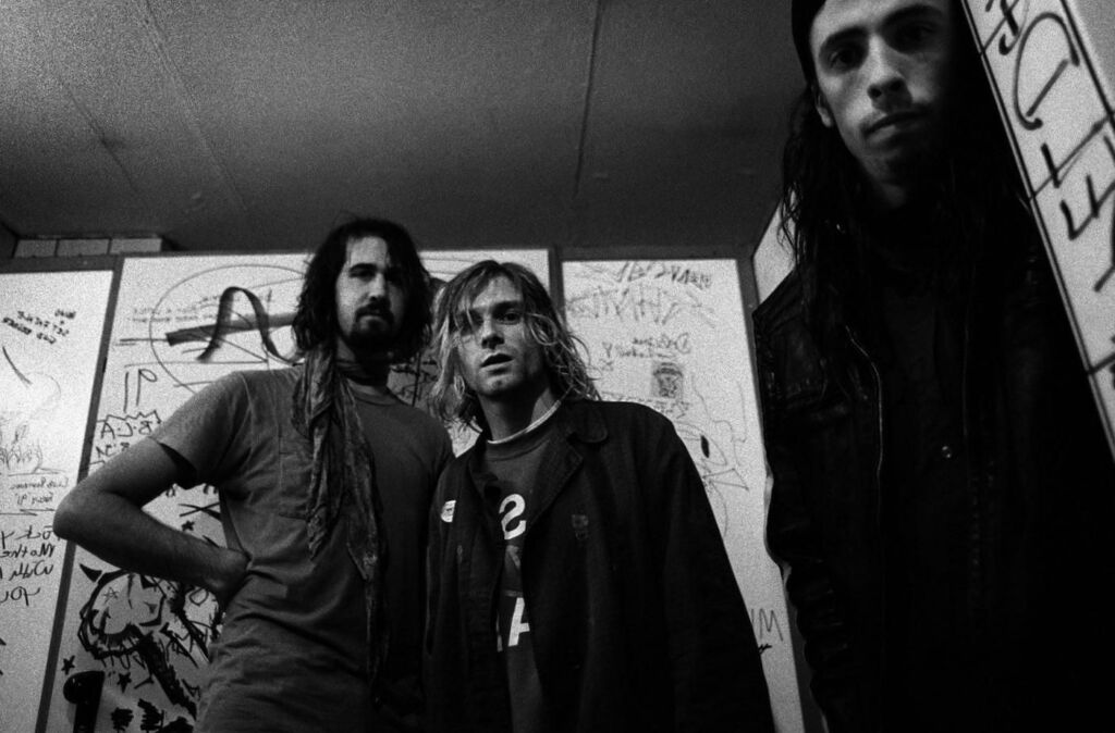 Dave Grohl de Foo Fighters révèle que lui et Kurt Cobain ont survécu sur des chiens de maïs à 99 cents lorsqu’ils ont écrit « Nevermind » de Nirvana