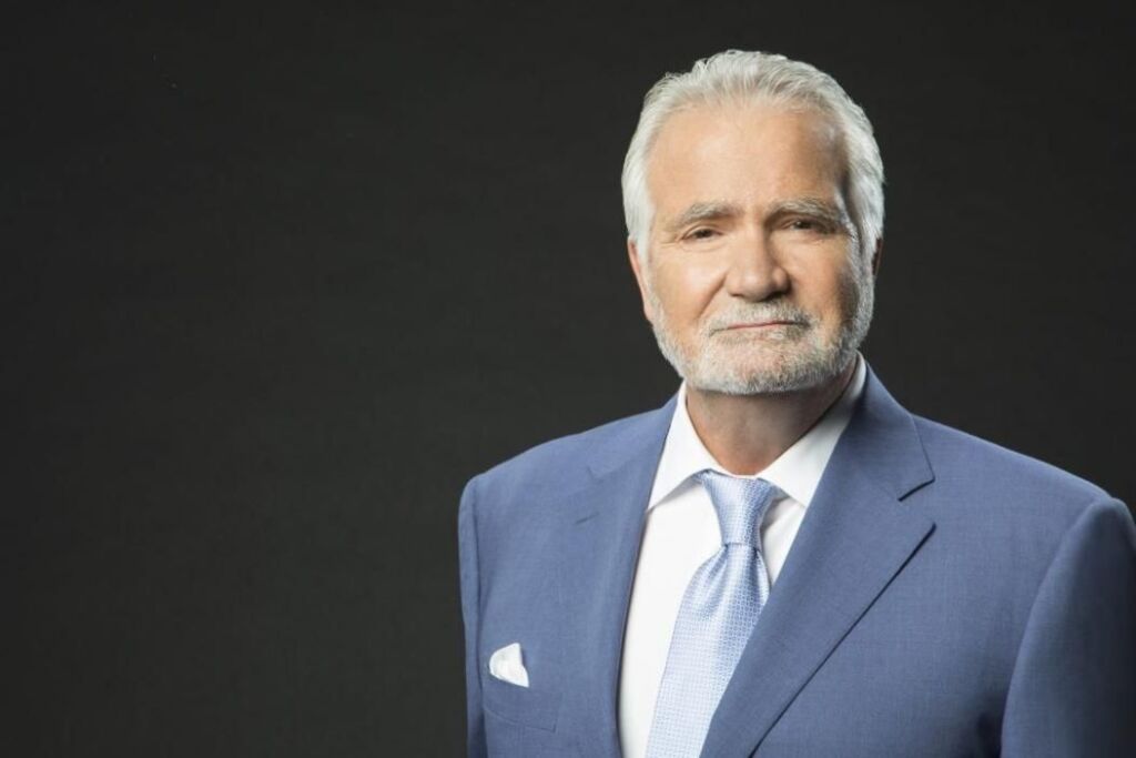 Pourquoi John McCook s’est-il teint les cheveux pour incarner Eric Forrester ? Pourquoi John McCook s’est-il teint les cheveux pour incarner Eric Forrester ?
