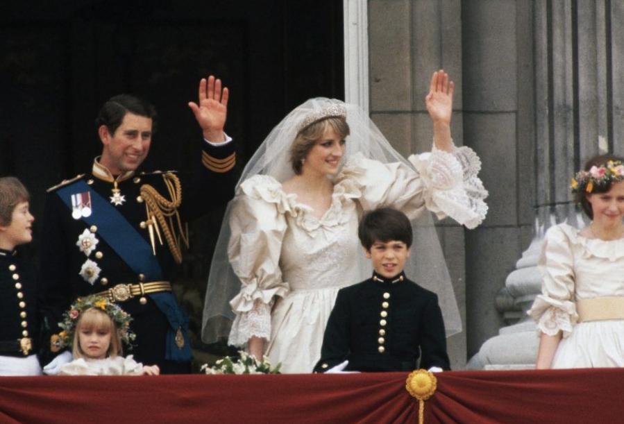 La princesse Diana n’autoriserait pas le fils de Camilla Parker Bowles à assister à son mariage malgré les souhaits du prince Charles La princesse Diana n’autoriserait pas le fils de Camilla Parker Bowles à assister à son mariage malgré les souhaits du prince Charles