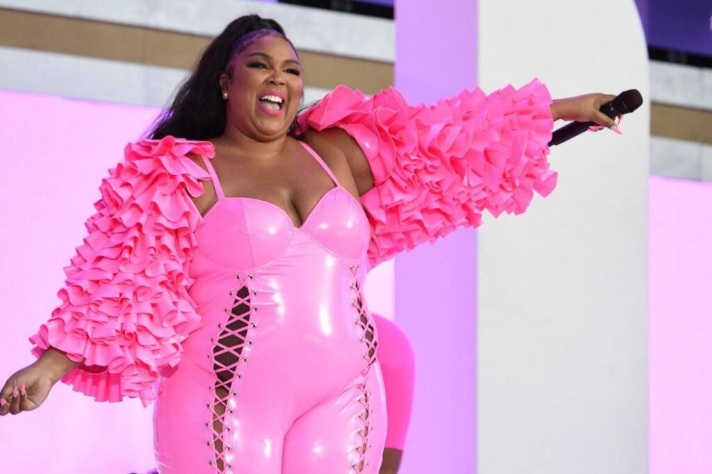 Lizzo a dit à Niall Horan qu’elle l’aurait « écrasé » la première fois qu’ils se seraient rencontrés Lizzo a dit à Niall Horan qu’elle l’aurait « écrasé » la première fois qu’ils se seraient rencontrés