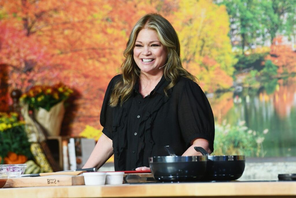 Valerie Bertinelli dit que le gâteau à la compote de pommes de sa mère est parfait pour votre menu de desserts des Fêtes