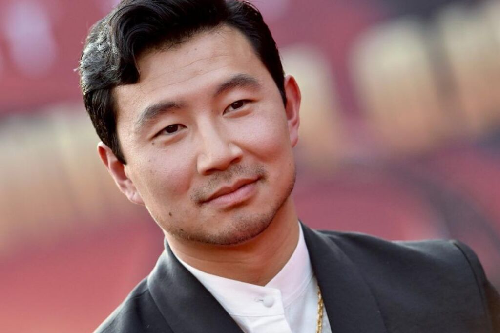 La star de « Shang-Chi » de Marvel, Simu Liu, chante 1 chanson sur la bande originale du film La star de « Shang-Chi » de Marvel, Simu Liu, chante 1 chanson sur la bande originale du film