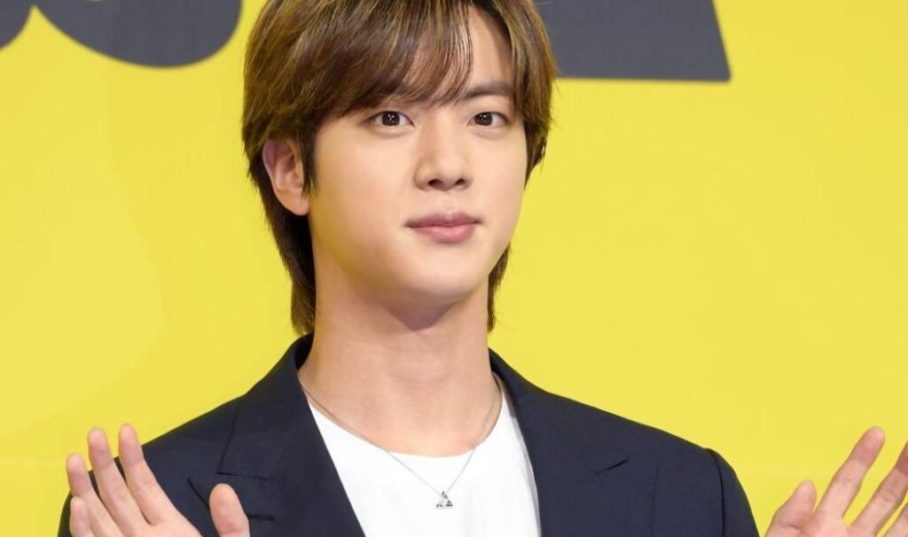 La chanson titre de Jin de BTS « Yours » pour « Jirisan » K-Drama prend le contrôle d’iTunes et d’un nouveau clip