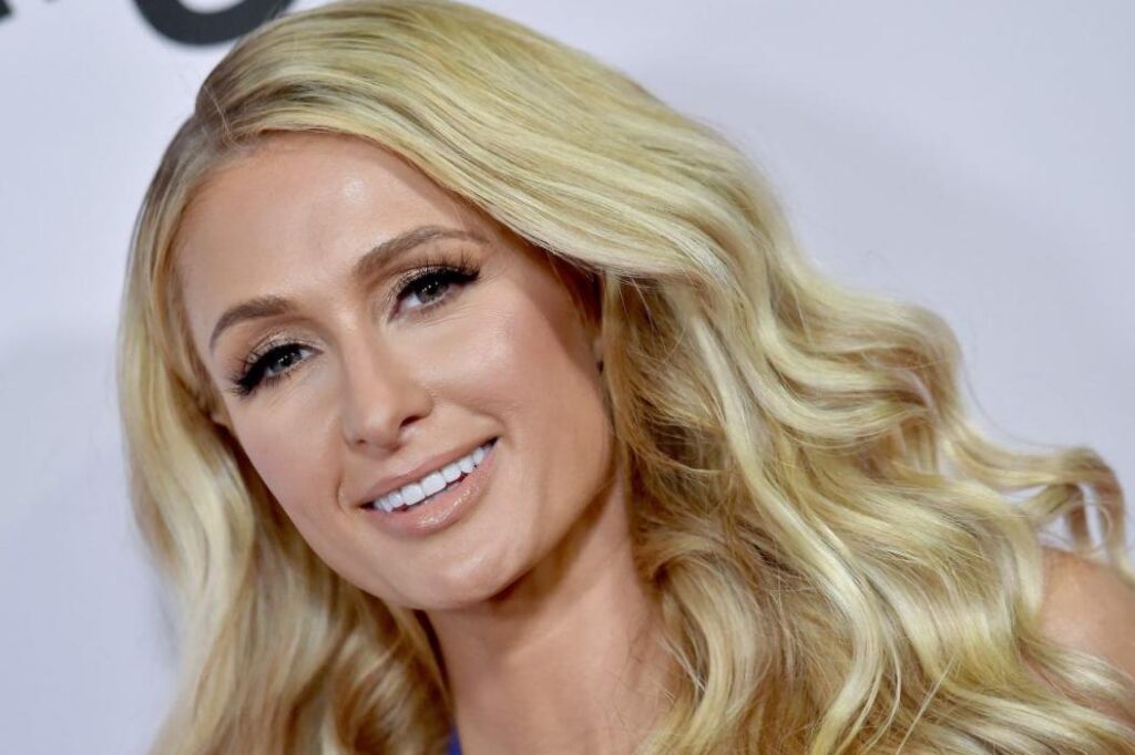 La gown de mariée de Paris Hilton est un hommage à maman et soeur La gown de mariée de Paris Hilton est un hommage à maman et soeur