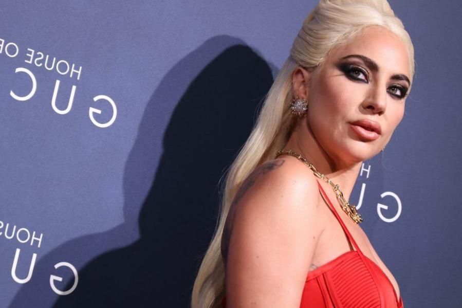 La chanson à succès de Girl Gaga « Poker Face » parle de sa sexualité La chanson à succès de Girl Gaga « Poker Face » parle de sa sexualité