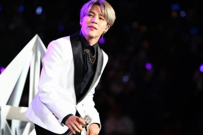 Jimin Traits sur Twitter après avoir subtilement laissé entendre qu’il avait une nouvelle couleur de cheveux