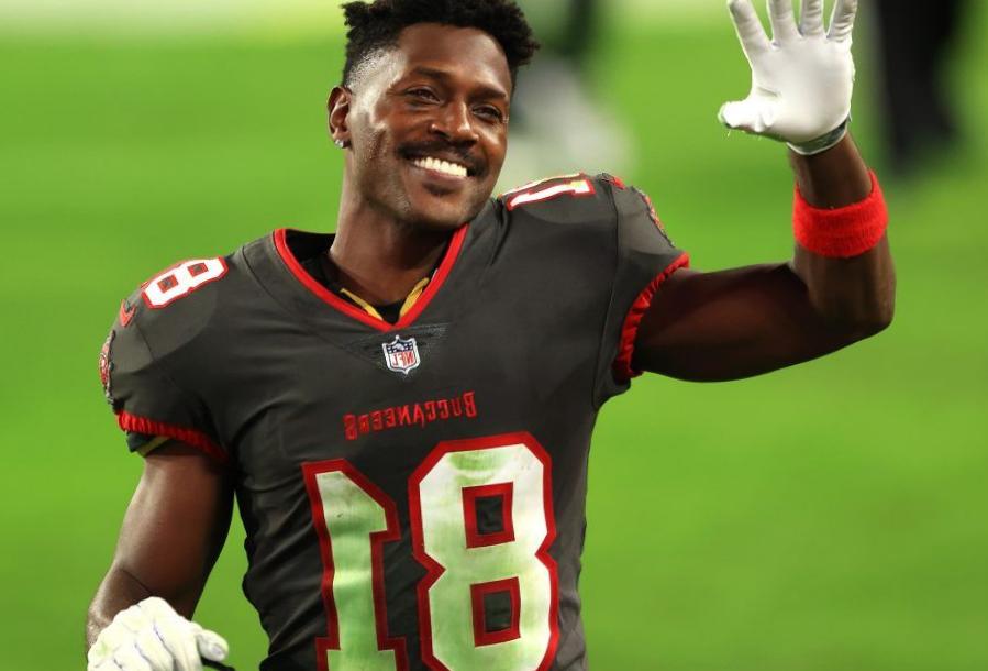 Qui est la petite amie d’Antonio Brown, Cydney Moreau ? Qui est la petite amie d’Antonio Brown, Cydney Moreau ?