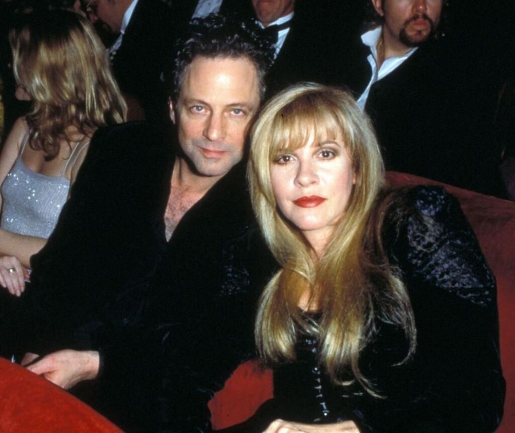 Stevie Nicks n’était «pas heureuse» d’être nue sur la couverture de son leading album avec Lindsey Buckingham Dit qu’elle a été « forcée » et « vraiment horrifiée »