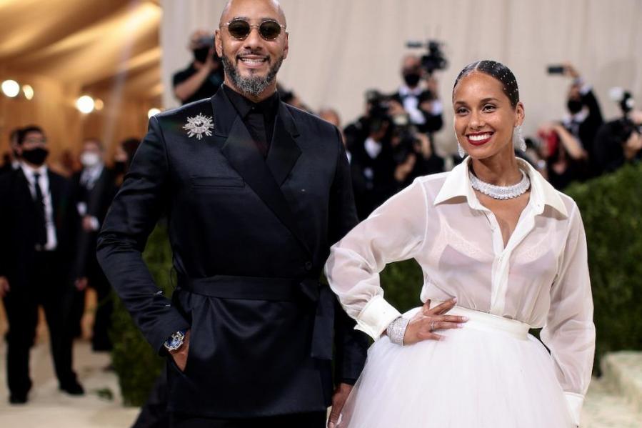 À l’intérieur de la collection d’art d’Alicia Keys et de Swizz Beatz qui put un « beau visage noir » dans chaque pièce de leur maison À l’intérieur de la collection d’art d’Alicia Keys et de Swizz Beatz qui put un « beau visage noir » dans chaque pièce de leur maison