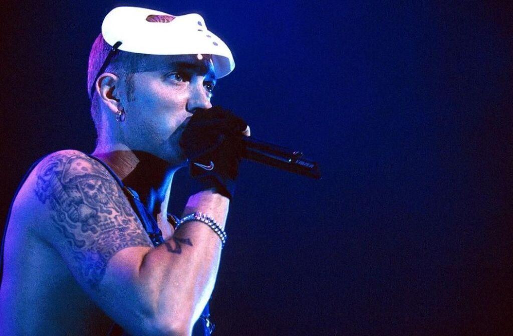 À l’intérieur de la suite de ‘Crow’ dans laquelle Eminem et DMX devaient jouer À l’intérieur de la suite de ‘Crow’ dans laquelle Eminem et DMX devaient jouer