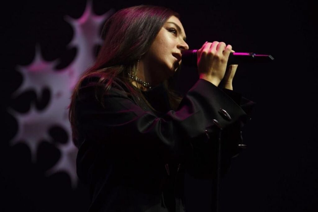 Quand l’album de Charli XCX, « CRASH », sortira-t-il en 2022 ?