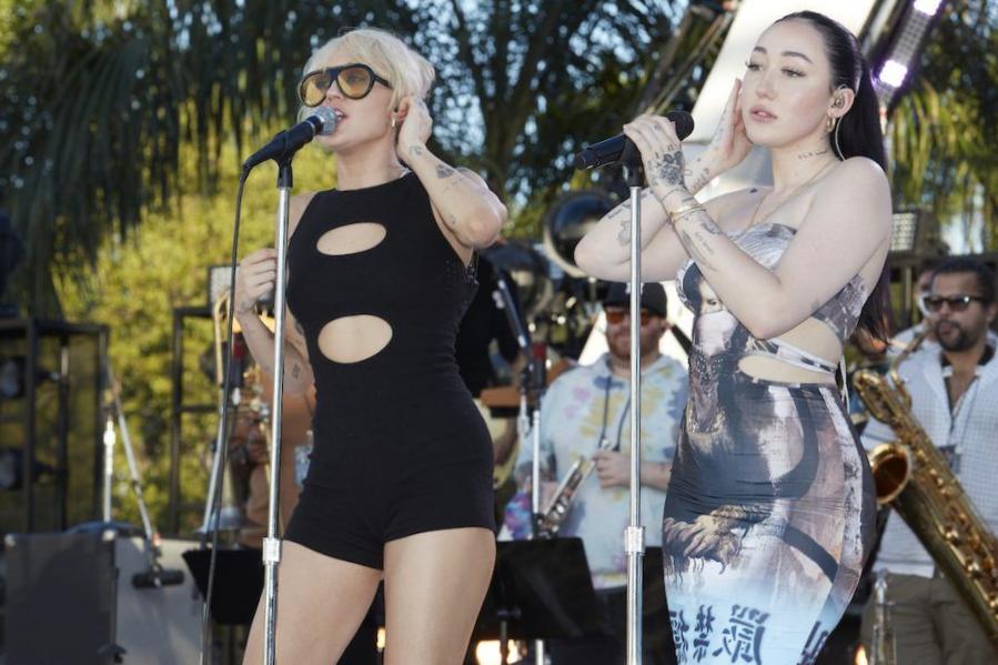La reprise de « Jolene » de Miley Cyrus avec la soeur Noah Cyrus n’était pas la première fois qu’elle reprenait la chanson de Dolly Parton