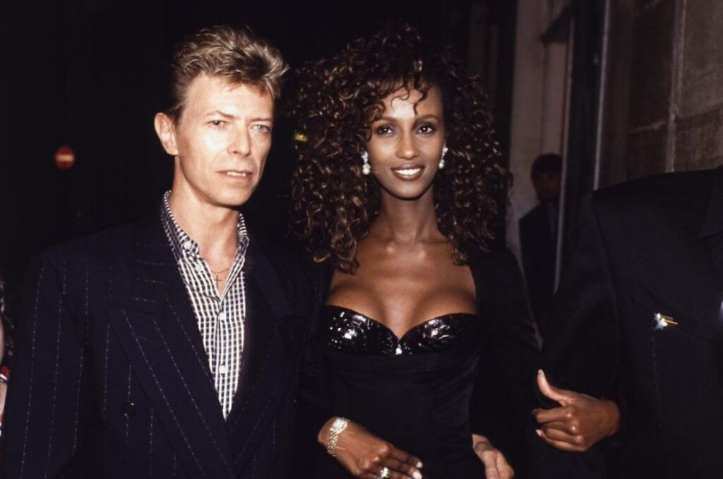 Iman dirige le monde pour célébrer le 75e anniversaire de David Bowie Iman dirige le monde pour célébrer le 75e anniversaire de David Bowie