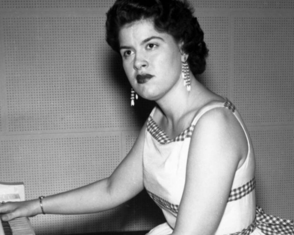 Patsy Cline a eu 2 pinceaux avec la mort avant de mourir à 30 ans