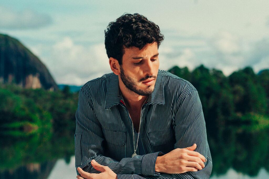 Sebastian Yatra sur les histoires derrière son nouvel album « Dharma »