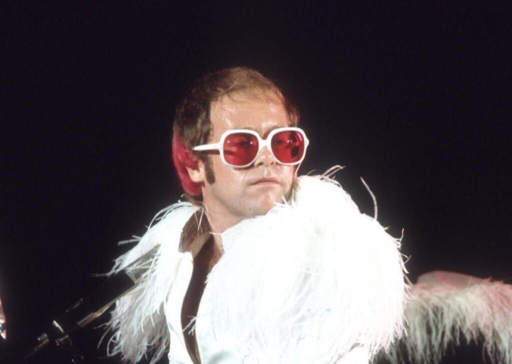Elton John a une fois terrorisé Iggy Pop alors qu’il portait un costume de gorille Elton John a une fois terrorisé Iggy Pop alors qu’il portait un costume de gorille