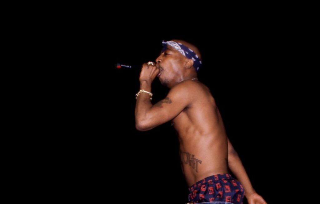À l’intérieur du concours de tatouage Tupac Shakur à l’exposition de son musée LA À l’intérieur du concours de tatouage Tupac Shakur à l’exposition de son musée LA
