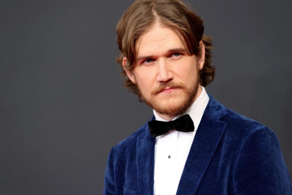 « All Eyes on Me » et « Inside » pourraient valoir à Bo Burnham son premier Grammy Award « All Eyes on Me » et « Inside » pourraient valoir à Bo Burnham son premier Grammy Award