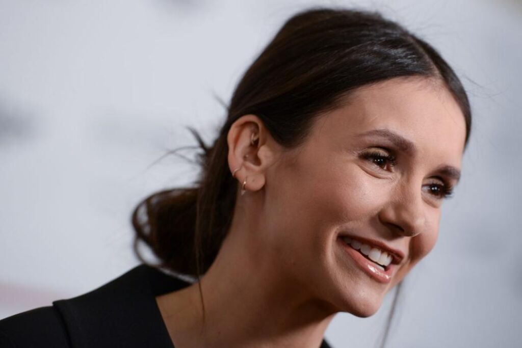 Nina Dobrev savait qu’elle partait 2 ans avant sa sortie Nina Dobrev savait qu’elle partait 2 ans avant sa sortie