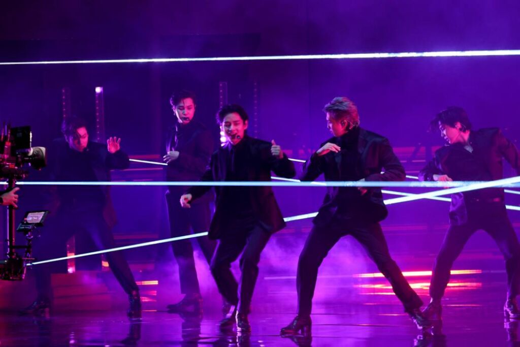 Grammys 2022 : les fans réagissent à la performance de Super Spy de BTS : « BTS Vegas Residency When »