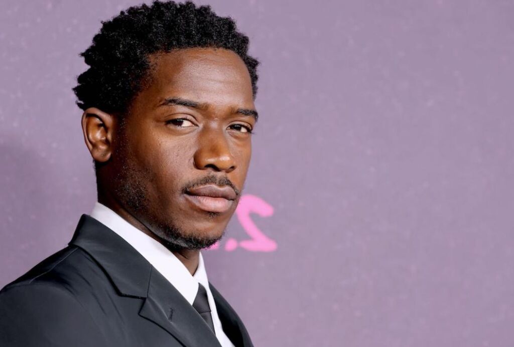 L’article « Snowfall » fait allusion à la mort d’un personnage majeur dans la saison 5
