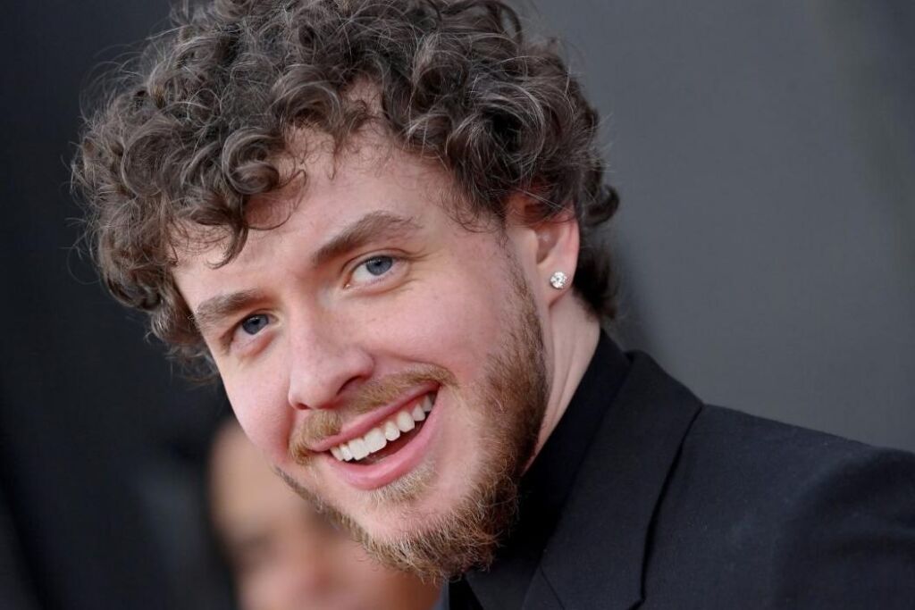 Jack Harlow aime les femmes plus âgées parce qu’il aime «quelqu’un» dont il «peut apprendre»