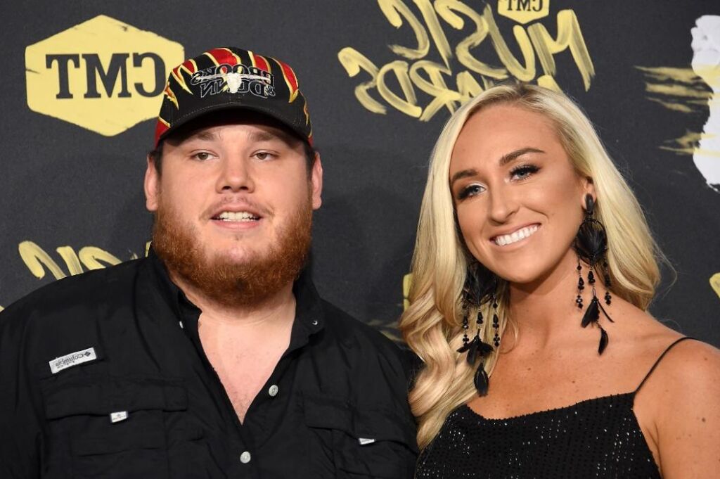 L’épouse de Luke Combs, Nicole, a déclaré qu’elle « veut une grande famille » alors que les deux se préparent à accueillir leur premier enfant L’épouse de Luke Combs, Nicole, a déclaré qu’elle « veut une grande famille » alors que les deux se préparent à accueillir leur premier enfant