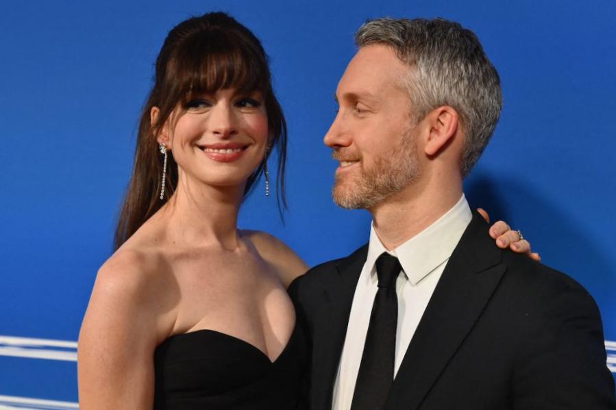 Anne Hathaway et son mari Adam Shulman veulent avoir un troisième enfant mais c’est « plus compliqué » en raison de leur parcours d’infertilité