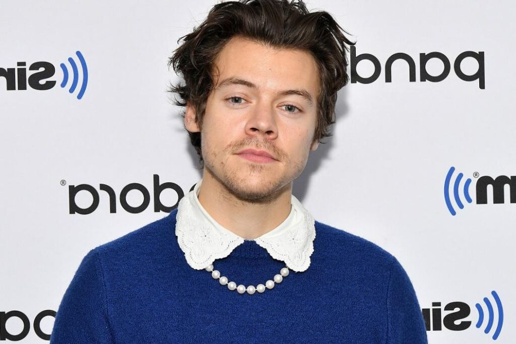 Tous les looks du clip de Harry Styles pour « As It Was », y compris sa combinaison à paillettes personnalisée