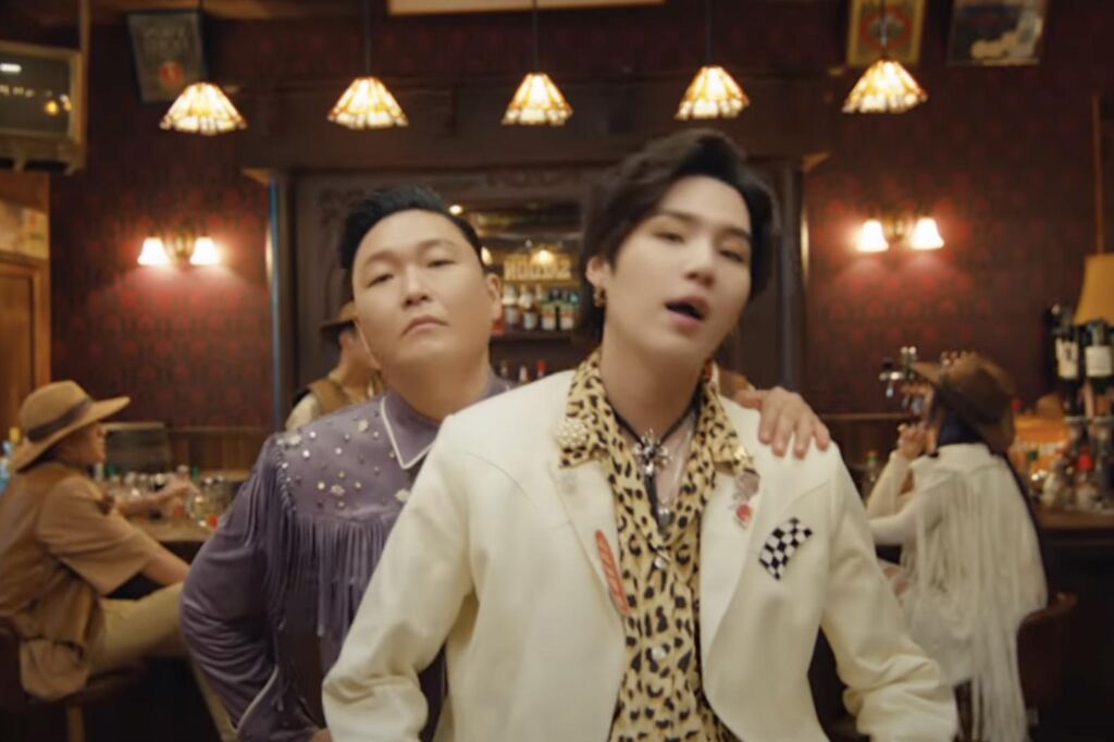 Regardez Psy et Suga du clip » That That » de BTS Regardez Psy et Suga du clip » That That » de BTS