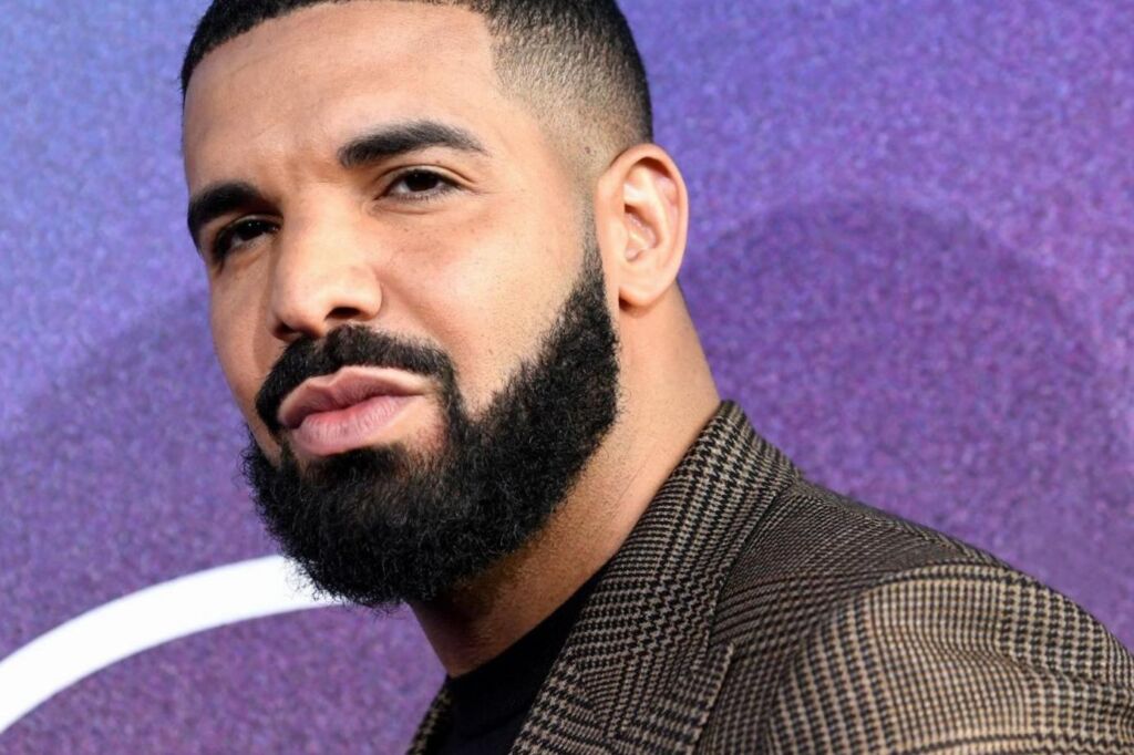 « Laugh Now Cry Later » de Drake, mettant en vedette Lil Durk, ressemble à Drake « Laugh Now Cry Later » de Drake, mettant en vedette Lil Durk, ressemble à Drake