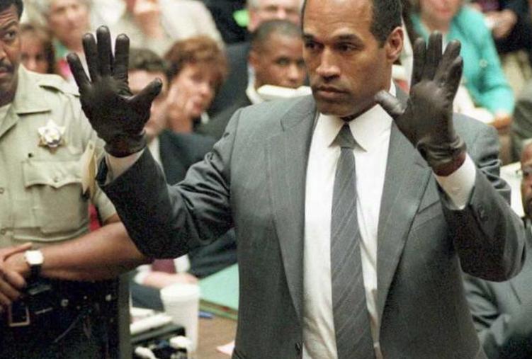 Toutes les raisons possibles pour lesquelles O. J. Le gant de Simpson ne convenait pas au procès Toutes les raisons possibles pour lesquelles O. J. Le gant de Simpson ne convenait pas au procès