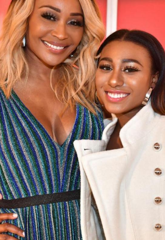 ‘RHOA : ’ La fille de Cynthia Bailey, Noelle Robinson, fait ses débuts avec sa nouvelle petite amie et déclare qu’elle est amoureuse ‘RHOA : ’ La fille de Cynthia Bailey, Noelle Robinson, fait ses débuts avec sa nouvelle petite amie et déclare qu’elle est amoureuse