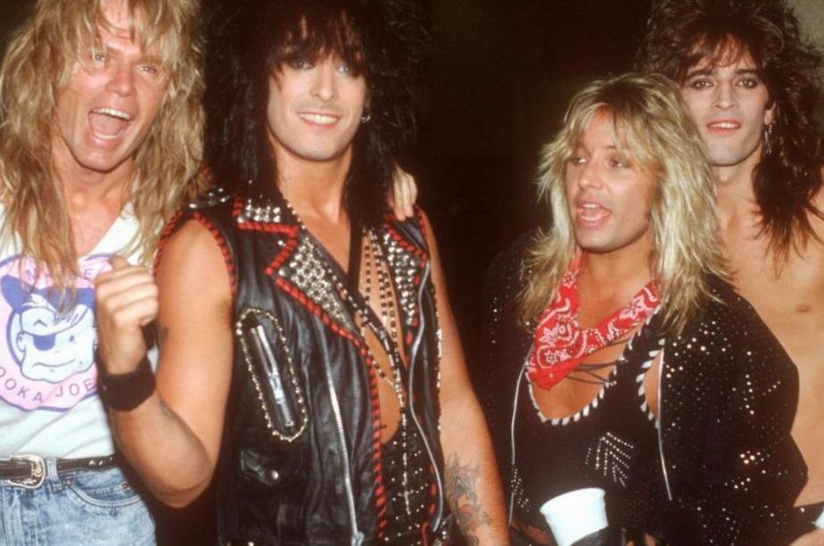 Le batteur de Mötley Crüe, Tommy Lee, affirme avoir bu « 2 gallons » par jour de vodka l’année dernière avant la réadaptation