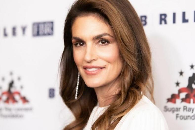 Cindy Crawford doit la « qualité » de sa peau intemporelle à son chirurgien esthétique Cindy Crawford doit la « qualité » de sa peau intemporelle à son chirurgien esthétique