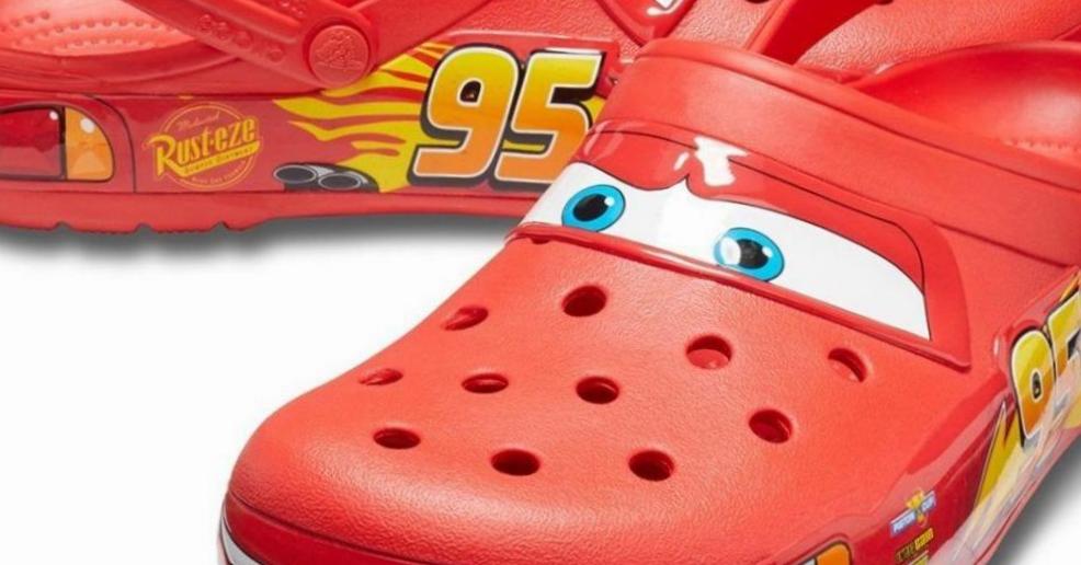 Sabots Crocs Pixar Cars Lightning McQueen pour adultes en vente aujourd’hui Sabots Crocs Pixar Cars Lightning McQueen pour adultes en vente aujourd’hui