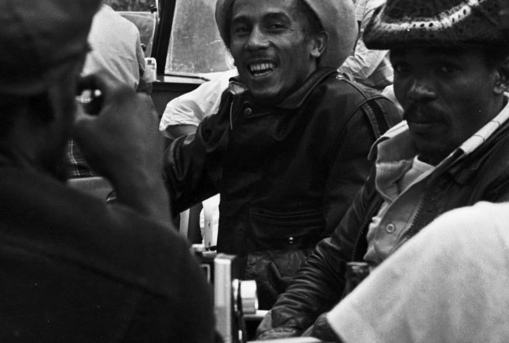 Pourquoi les membres du groupe de Bob Marley s’attendaient à partager les bénéfices de son écriture Pourquoi les membres du groupe de Bob Marley s’attendaient à partager les bénéfices de son écriture