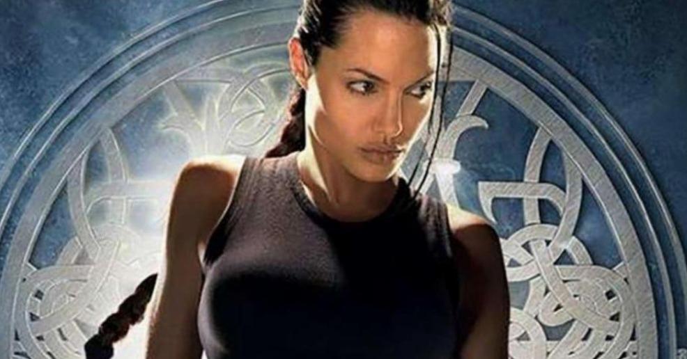 Angelina Jolie devait être convaincue de jouer Lara Croft dans Tomb Raider Angelina Jolie devait être convaincue de jouer Lara Croft dans Tomb Raider