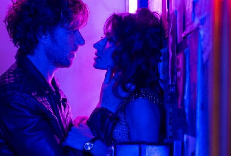 « Sexe/Life » : Sarah Shahi sur le désir sexuel, le regard féminin dans le drame Netflix « Sexe/Life » : Sarah Shahi sur le désir sexuel, le regard féminin dans le drame Netflix