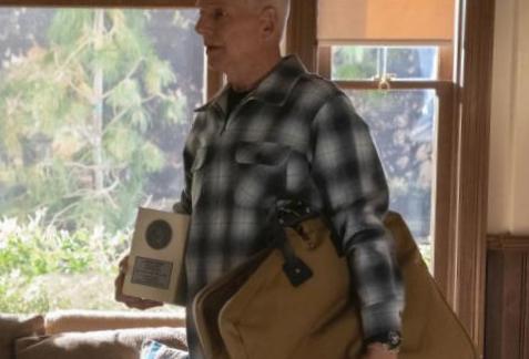 Récapitulatif «NCIS» : Finale de la saison 17 – Gibbs ouvre Récapitulatif «NCIS» : Finale de la saison 17 – Gibbs ouvre