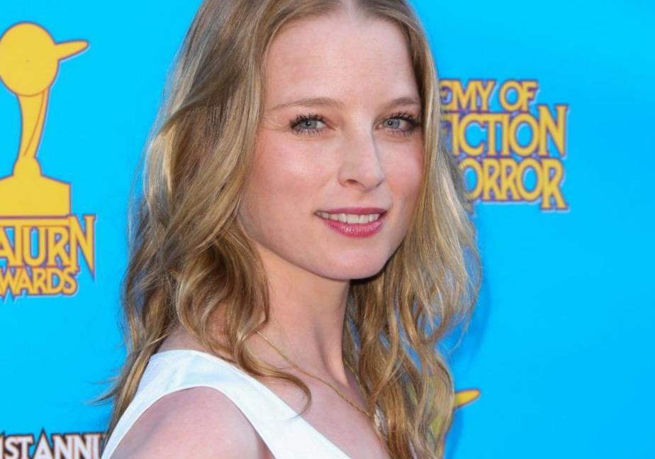 Voici pourquoi Nicole (Rachel Nichols) – la femme qui a frappé Eddie – semble si familière