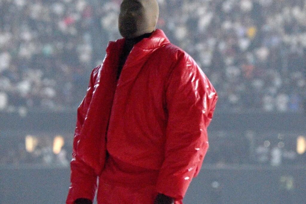 Kanye West présente une rare performance live au mariage à Venise Kanye West présente une rare performance live au mariage à Venise