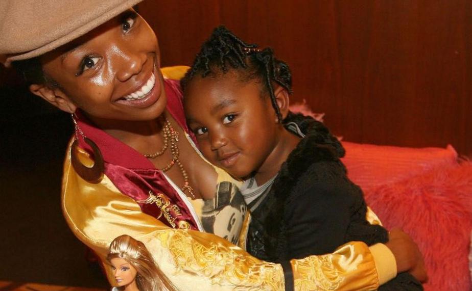 La fille de Brandy dit qu’elle avait l’impression que sa mère était « embarrassée » par sa taille avant sa perte de poids La fille de Brandy dit qu’elle avait l’impression que sa mère était « embarrassée » par sa taille avant sa perte de poids