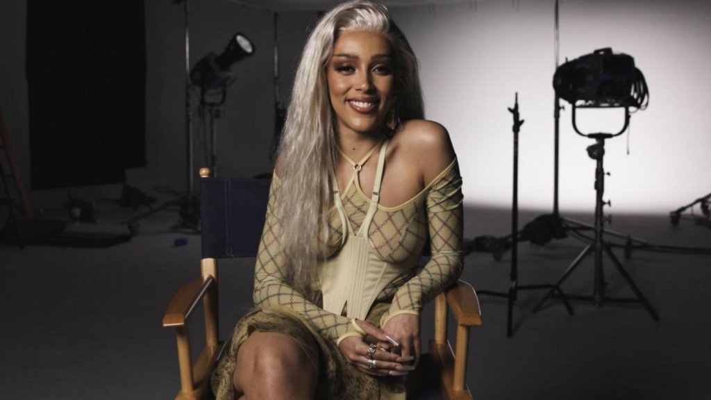 Voir Doja Cat briser ses chansons préférées de tous les temps Voir Doja Cat briser ses chansons préférées de tous les temps