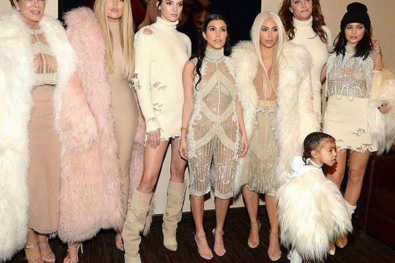 Voici les prénoms de chaque Kardashian / Jenner et de leurs enfants Voici les prénoms de chaque Kardashian / Jenner et de leurs enfants
