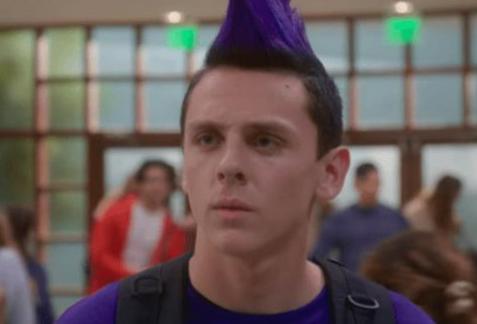 Cobra Kai Saison 4 — Interview de Jacob Bertrand, Hawk attaqué Cobra Kai Saison 4 — Interview de Jacob Bertrand, Hawk attaqué