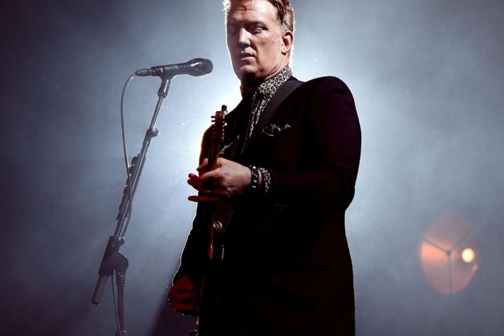 Le petit ami de Brody Dalle dit que Josh Homme a essayé de le jeter par-dessus le balcon Le petit ami de Brody Dalle dit que Josh Homme a essayé de le jeter par-dessus le balcon