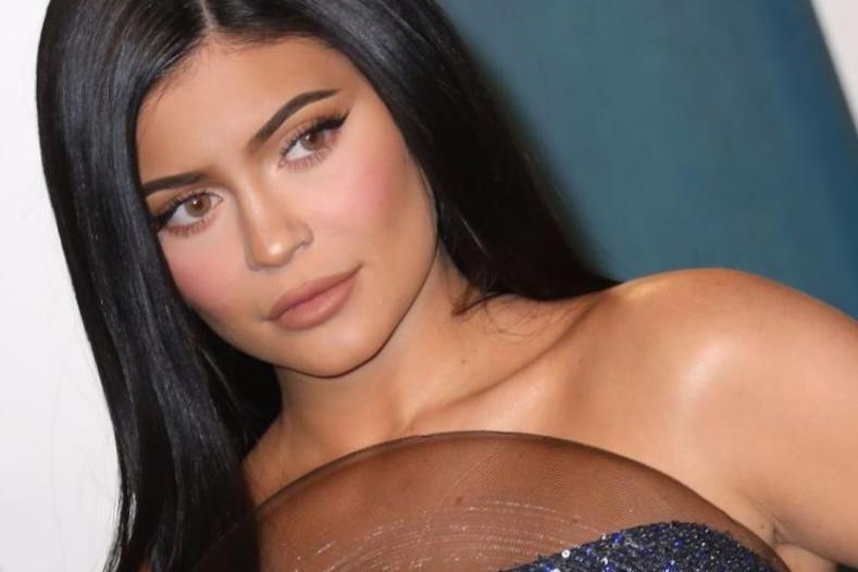 Kylie Jenner montre un look naturel sans maquillage dans de nouveaux selfies et les fans adorent ses taches de rousseur Kylie Jenner montre un look naturel sans maquillage dans de nouveaux selfies et les fans adorent ses taches de rousseur