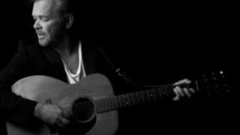 Critique : strictly a one-eyed jack de john mellencamp